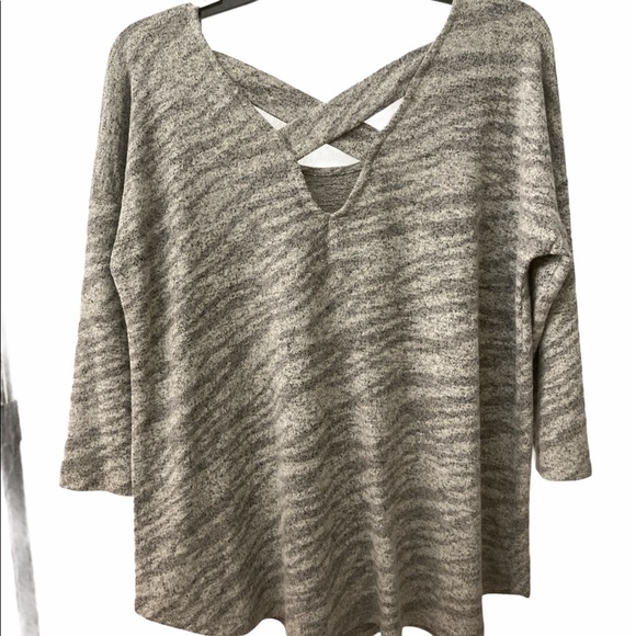 Bobeau Light Gray 3/4 Sleeves Medium Top - Picture 2 of 4